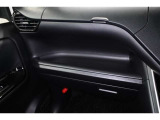 インパネテーブル装備!車内での小物などを一時的に置くとき利用できます。