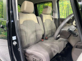 運転席シート廻りは使用感も少なく、良好な状態となっています。丁寧に使われていたことがよくわかりますね。