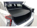 トノカバー付きのラゲッジルーム、旅行やお買い物、レジャーにも重宝します。また、トノカバーを外し、リアシートを畳めば普段搭載出来ない大きな荷物を搭載することも出来ます。