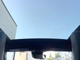 ●サンルーフ:開放感たっぷりの希少装備、サンルーフが装着されています!車内に明かりを取り入れたり景色を楽しむ以外にも、車内の空気も簡単に換気できて快適です!