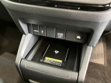 ワイヤレス充電器です!置くだけ充電が可能です♪対応したスマートフォンであれば、基本的に充電は可能です!