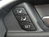 運転席は二人分のシートポジションを記憶します。