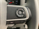 前方の車との車間を設定し、スピードを上げたり緩めたりを自動で行ってくれる追尾式の「レーダークルーズ」。上級装備の一つです!高級車にしかつかない嬉しい機能です。