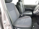見えないところまで徹底洗浄!中古車をキレイで気持ちよくお乗りいただけるよう、トヨタ認定中古車はしっかりクリーニング。エンジンルームやシートを外した洗浄まで目に見えないところまで徹底的に洗浄しています。