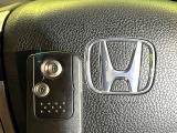 【Hondaスマートキー】カバンやポケットに入れたままでもドアの施錠・解錠が可能なスマートキーを装備。エンジンのオン・オフ時もカギを取り出す必要が無いからとっても便利です♪