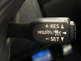 【レーダークルーズコントロール】高速道路での長距離走行が楽に!!自動で速度を保つクルーズコントロールが、衝突軽減システムと連携し、前方の車両を感知して車間を保つように速度調節してくれます!!
