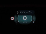 ヘッドアップディスプレイは視認性が非常に良く、運転時の視線を逸らさず様々な情報の確認が行えます。