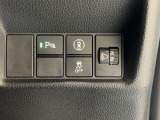 【安全装備】パーキングセンサーが付いておりますので後退時などに車両に障害物が接近するとお知らせしてくれます。便利な機能です