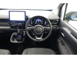 スポーティームード溢れる運転席周りですね。 クイックなドライビングに対応できるよな運転席回りになっています。 ドライブがますます楽しくなりますね!