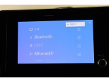 純正ディスプレイオーディオを装備。Bluetooth対応でお手持ちのスマートフォンからお気に入りの音楽の再生も可能。