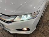 LEDヘッドライトで夜間の視認性も高く、シャープな輝き、先進の安心感。安全とスタイルの調和を生み出します。