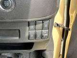 左側スライドドアは運転席からも操作可能です!