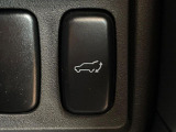 【パワーバックドア】スマートキーや運転席のボタンを押すだけでリアゲートが自動で開閉します!荷物を持っている時や、高い位置にあるバックドアを閉める際に便利な機能です♪