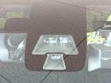 【エマージェンシーブレーキ】走行中に前方の車両等を認識し、衝突しそうな時は警報とブレーキで衝突回避と被害軽減をアシスト。より安全にドライブをお楽しみいただけます。
