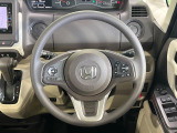 インテリアに合わせたデザインのステアリングは、運転される方のことも考え、運転しやすい形状、大きさです。是非一度、実際に触ってお確かめください。