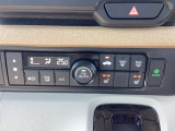 オートエアコンと前席シートヒーターが装備されており、快適に運転が可能です。