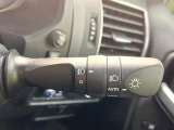 【オートライト】周りの明るさに応じて自動でヘッドライトの点灯・消灯ができる機能です!ライトの付け忘れ・消し忘れなどが無くなり、雨の日や夕方の走行も安心!トンネル通過時も便利ですね