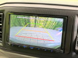 【バックカメラ】駐車時に後方がリアルタイム映像で確認できます。大型商業施設や立体駐車場での駐車時や、夜間のバック時に大活躍!運転スキルに関わらず、今や必須となった装備のひとつです!