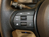 【ステアリングリモコン】ステアリングにオーディオ調節可能なスイッチが装備されていますので運転中でも視線をそらさずにオーディオの調節が可能です!