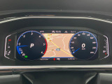 【Digital Cockpit Pro】高解像度ディスプレイによるフルデジタルメータークラスター。基本の速度計とタコメーターの表示に加え、中央にドライビングデータなどを少ない視線移動で視認できます。