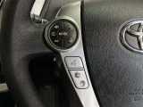 ステアリングには運転中でも簡単に操作できる各種スイッチついてます