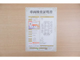 【車両検査証明書】店頭にて、クルマの状態が一目で分かる査証明書を公開中。トヨタ認定検査員が厳しく検査し、状態を点数と図解で表示しています。修復歴はもちろん、傷やヘコミの箇所や程度がご確認いただけます。