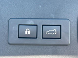 【パワーバックドア】スマートキーや運転席のボタンを押すだけでリアゲートが自動で開閉します!荷物を持っている時や、高い位置にあるバックドアを閉める際に便利な機能です♪