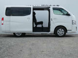 お仕事でも趣味や遊びでも活躍してくれる頼もしい車です。運転席側スライドドアはオートクロージャー付きになります。