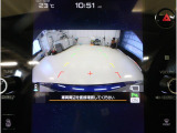 ■リヤビューカメラの映像です。ステアリング連動ガイドラインが、後退時の予想進路を表示し、運転のサポートを致します。