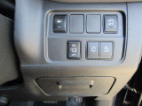 運転席の操作部。左右スライドドアの開閉も出来ます。