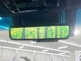 【デジタルインナーミラー】後席の大きな荷物や同乗者で後方が確認しづらい時でも安心!カメラが撮影した車両後方の映像をルームミラー内に表示。クリアな視界で状況の確認が可能です!