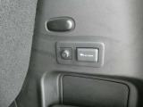 オプションの100V AC電源(1500W)が付いています。