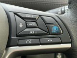 プロパイロットは、運転者が設定した車速を上限に先行車と車速に応じた車間距離を保ちながら、車線中央付近を走行するための運転操作を支援します。