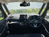 視界広々で運転しやすいインパネ