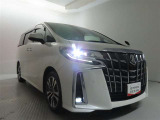 高輝度で点灯速度が速く、しかも消費電力の少ないLEDヘッドライトが装備されています!LEDの明るい光が走行中の視界の確保をサポートして、夜のドライブがより楽しく安全に運転できます♪