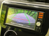 【バックカメラ】駐車時に後方がリアルタイム映像で確認できます。大型商業施設や立体駐車場での駐車時や、夜間のバック時に大活躍!運転スキルに関わらず、今や必須となった装備のひとつです!