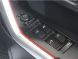 電動格納&ミラー角度調整機能付きです。