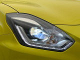 【LEDヘッドライト】悪天候や夜間走行時も良好な視界を確保し安心して運転できる高輝度LEDヘッドライトを装備!点灯速度が早く、消費電力も抑えられています。