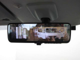 スマートルームミラー付きで後部座席に乗車してても後方がしっかり見れます