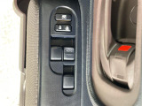 【パワーウインドウ】運転席のスイッチで、各席の窓ガラスの開閉ができます!あると便利ですよね!