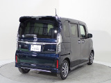 プライバシーガラスが装備されています。外を見るときには気にならずに、後方車両からは車内が見えにくい設計です、周りを気にせず、快適に運転できますよ。