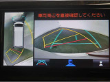 パノラミックビューモニター付きです。車両を上から見た様な映像を画面に表示。運転席からの目視だけでは見にくい、車両周辺の状況をリアルタイムでしっかり確認出来ます。