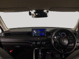 【前方視界】開放的な前方視界!運転がしやすく疲れにくいです♪窓が大きく、見通しがとっても良いおクルマですよ♪