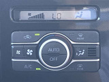オートエアコンは、気温を設定すれば自動調整。車内をいつでも快適空間にしてくれます♪
