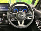 インテリアに合わせたデザインのステアリングは、運転される方のことも考え、運転しやすい形状、大きさです。是非一度、実際に触ってお確かめください。