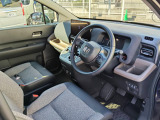 室内もシンプルで、座席もホンダならではのしっかり設計です。