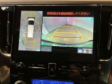 【パノラミックビューモニター】映像で、見づらい車両周辺の確認をアシスト。クルマを真上から見ているような映像を表示。 運転席から確認しにくい車両周囲の状況を把握。