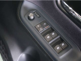 電動格納&ミラー角度調整機能付きです。