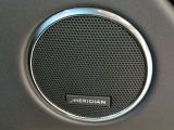 英国の老舗オーディオブランド「MERIDIAN」のサウンドシステムを搭載。低音から高音までをクリアに再現し車内に臨場感溢れる音響空間を提供。