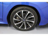 アルミホイールは225/45R18 STI専用になります!